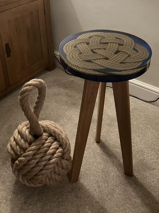 Rope design set in resin used as a lamp stand